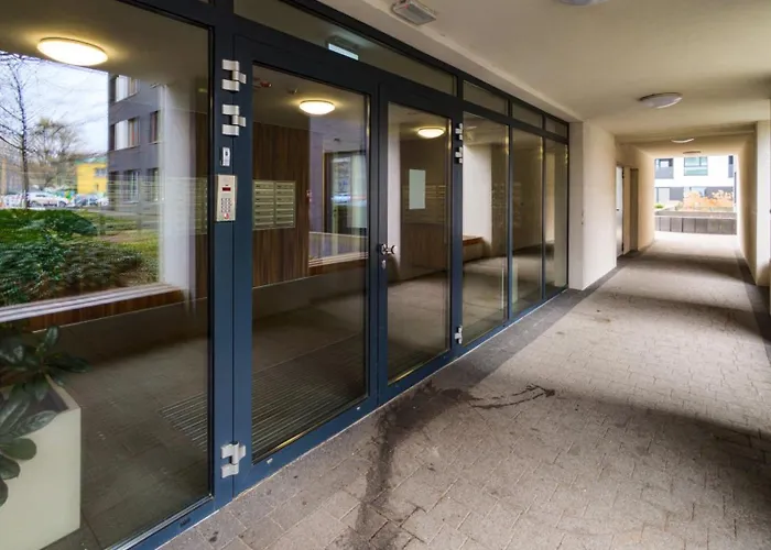 Urban Chic By Bookinghost *