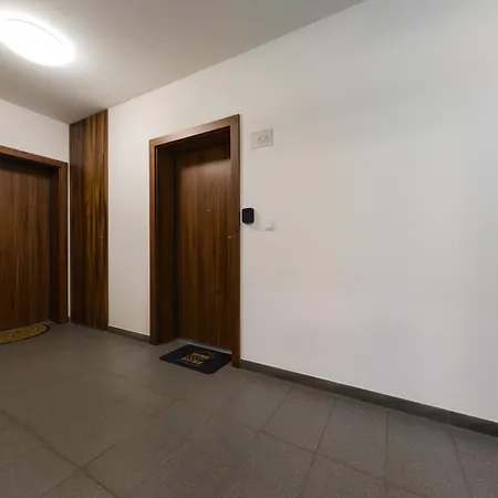 Urban Chic By Bookinghost Apartman