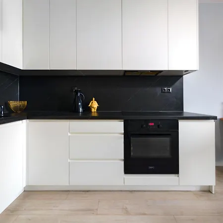 Urban Chic By Bookinghost Daire